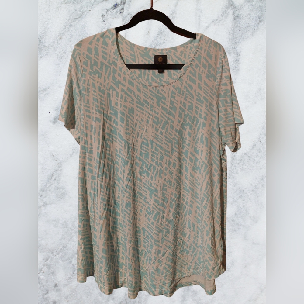 Beautiful white and teal top, silky, xl